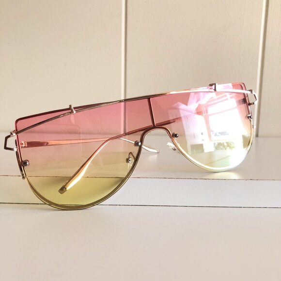 Y2K Shield Sunglasses - Picture 4 of 10